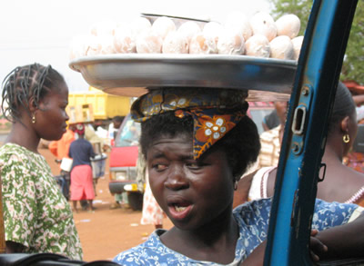 African woman with eggs on her head